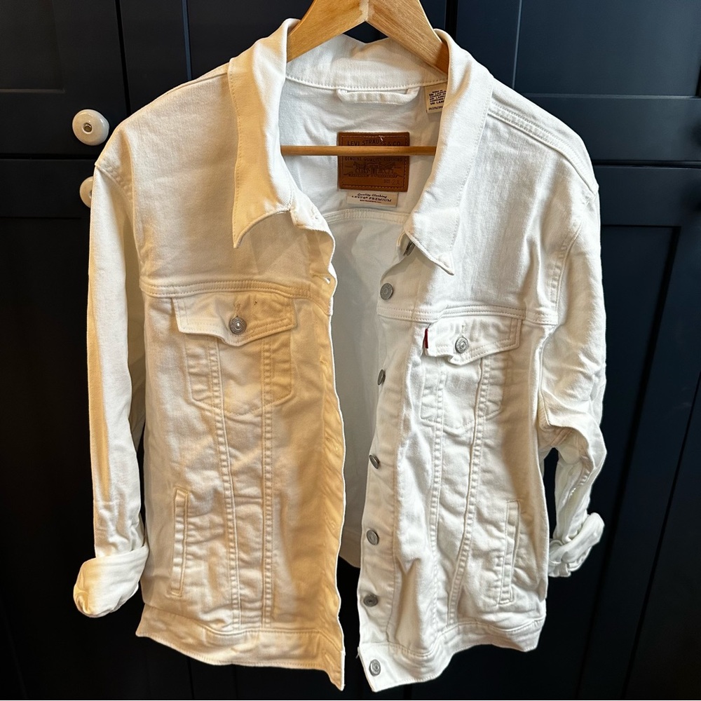 Levi’s white denim trucker jacket